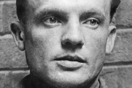 Parašutista Karel Čurda vyzradil nacistům úkryt svých spolubojovníků, kteří zabili Reinharda Heydricha