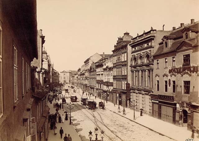 Příkopy byly oblíbeným pražským (německým) korzem a místem luxusních obchodů