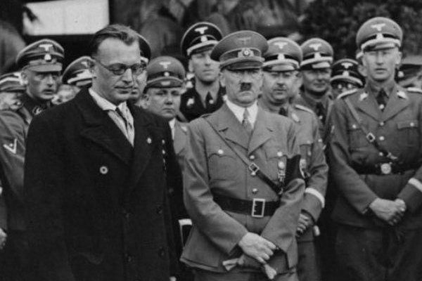 Adolf Hitler, Heinrich Himmler a Reinhard Heydrich ve Vídni v roce 1938