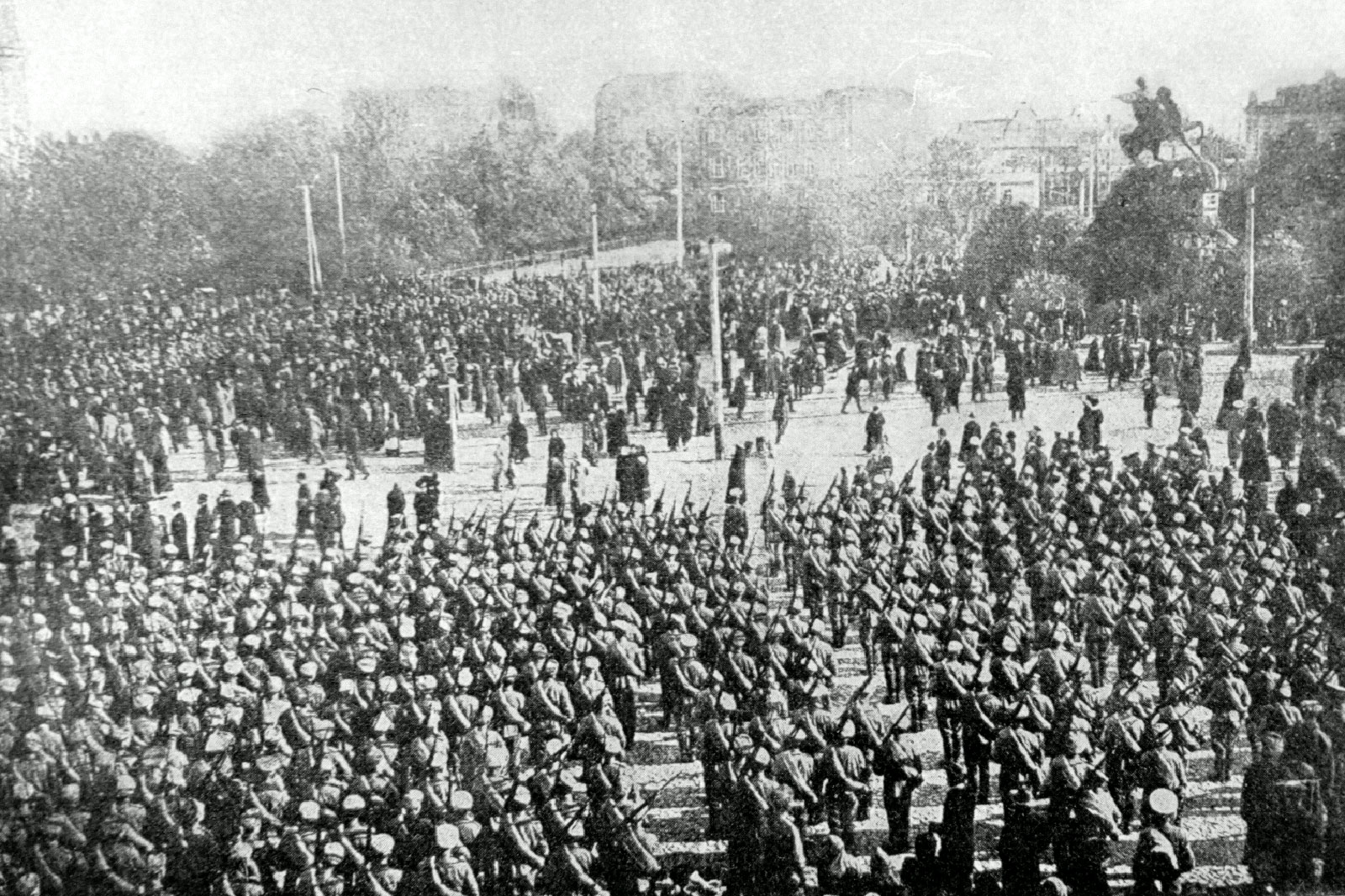Československé legie (v září 1914 proběhla slavnostní přísaha prvních 716 československých dobrovolníků České družiny