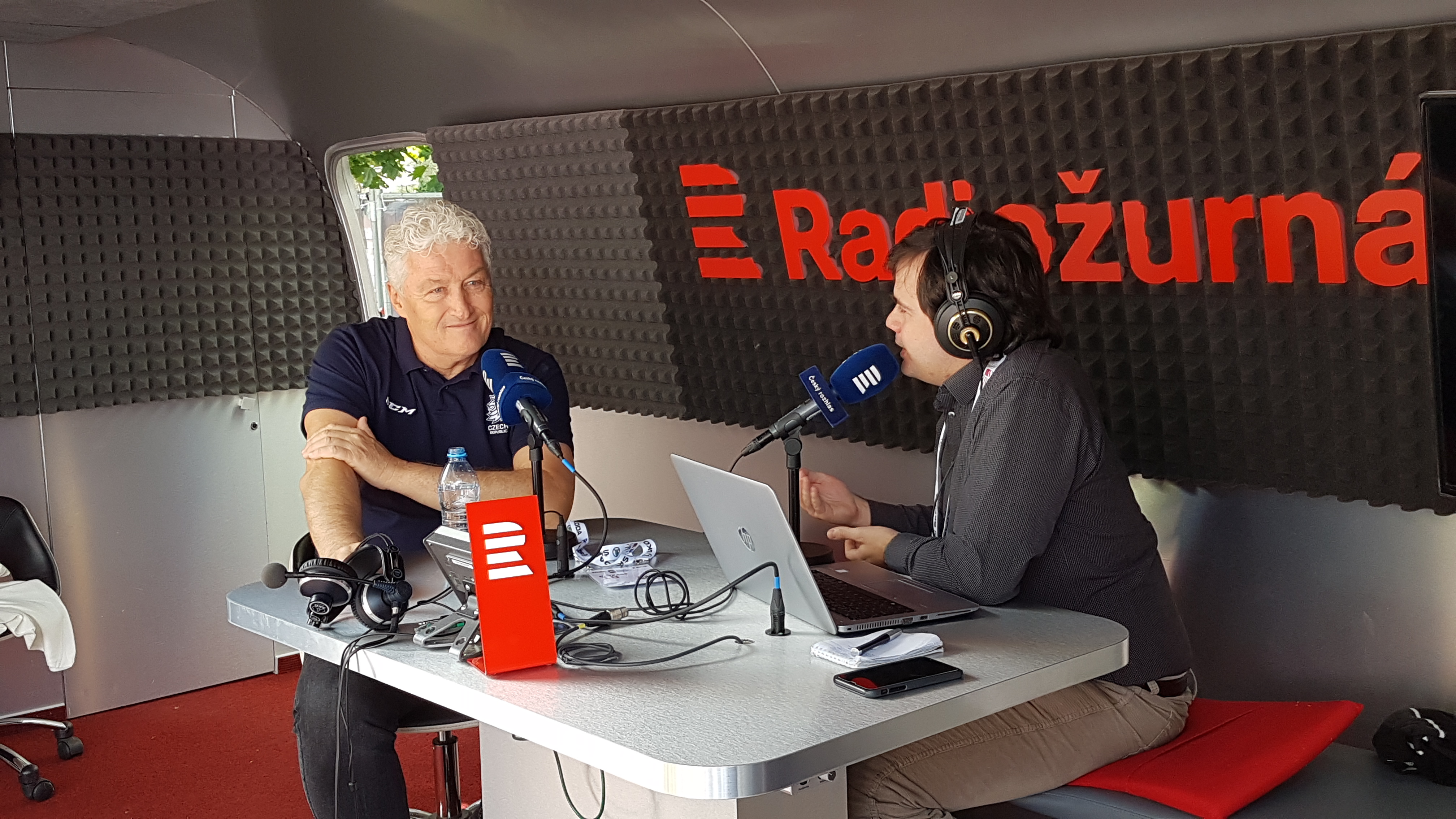 Miloš Říha při rozhovoru s moderátorem Janem Suchanem