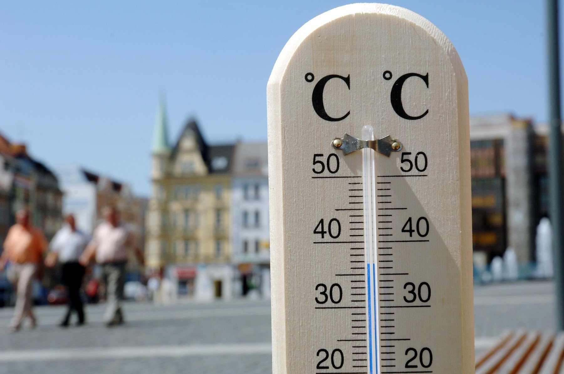 Teplota, horko, vedra (ilustrační)