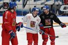 Čeští hokejisté David Tomášek, Jakub Flek a Jan Rutta na tréninku reprezentace