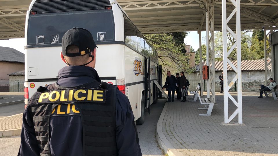 Policisté v Makedonii kontrolují také autobusy