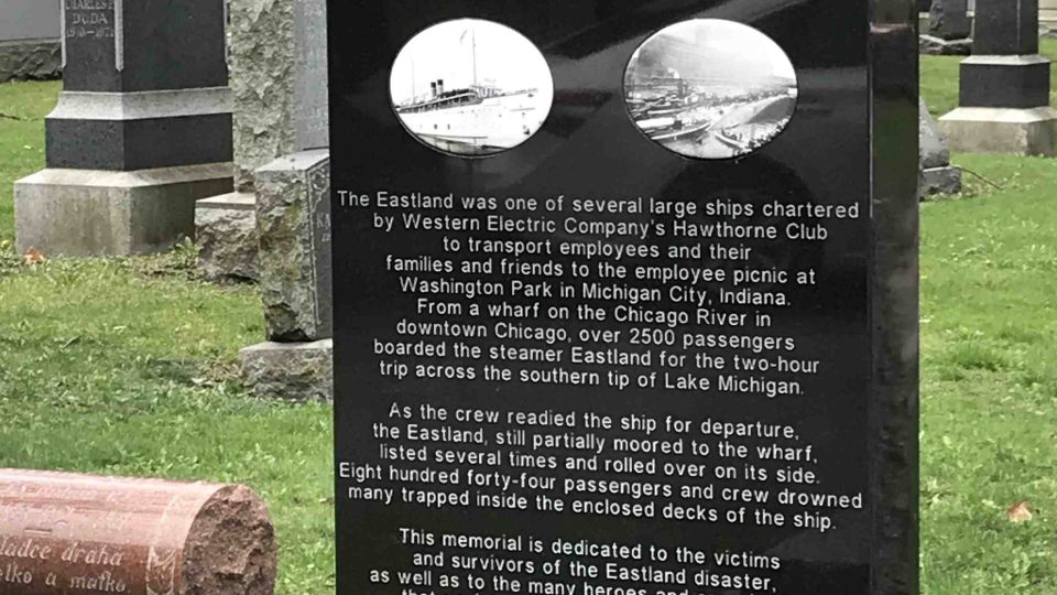 Na českém hřbitově v Chicagu odpočívá také dvě stě českých obětí tragédie výletní lodi Eastland