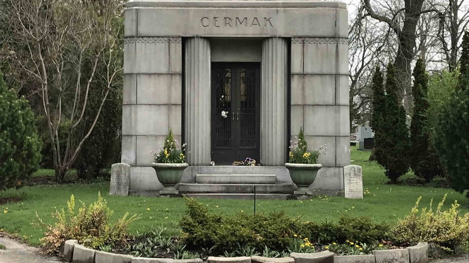 Nejvýznamnější osobností pochovanou na českém chicagském hřbitově je někdejší starosta města Antonín Čermák