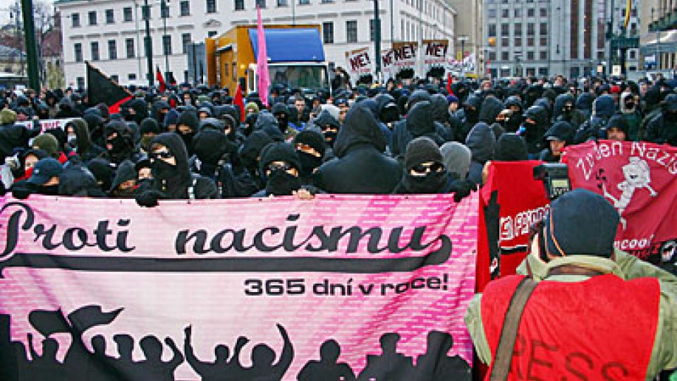 Krátce po 15. hodině se anarchisté vydali na pochod