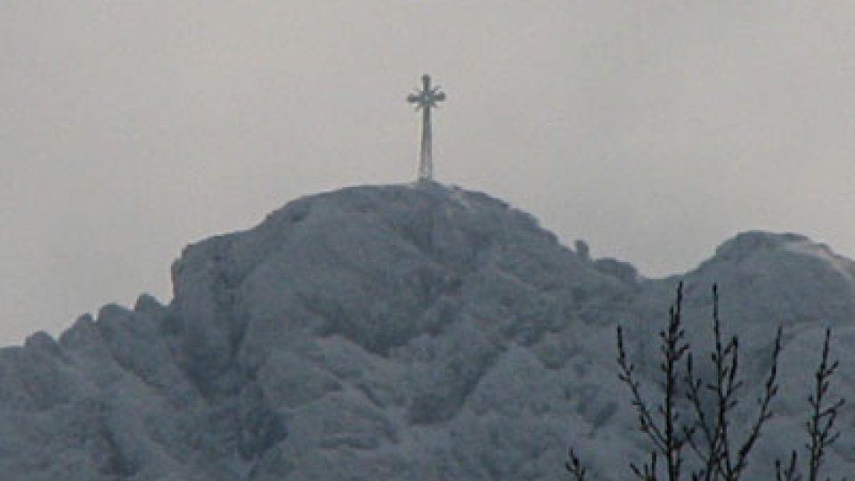 Ocelový kříž na hoře Giewont v Polsku