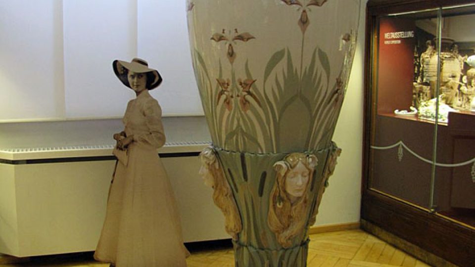 Váza z produkce míšeňské porcelánky