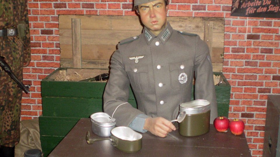 Figurína vojáka v bunkru
