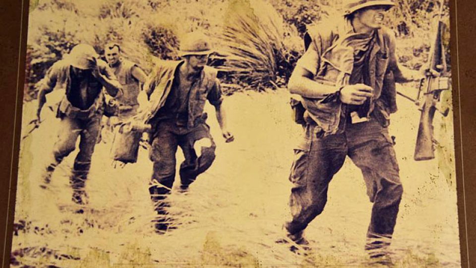 Vojáci prchající před vietnamskými gerilami