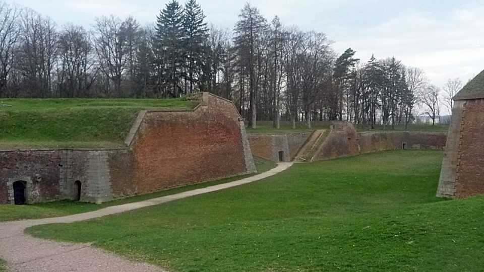 Opevnění Josefovské pevnosti