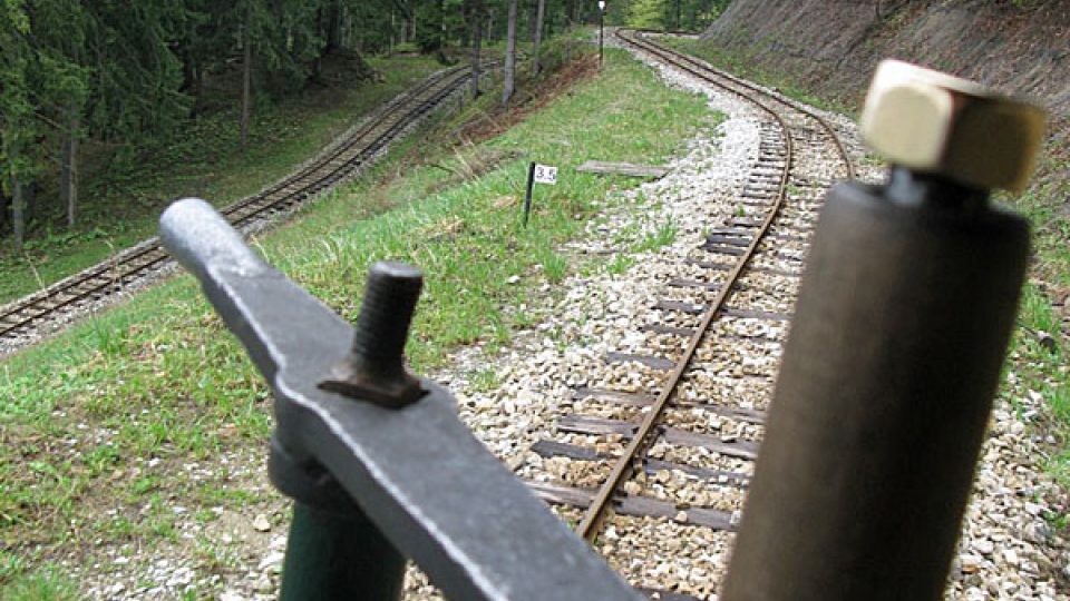 Lesní železnice vede romantickou krajinou