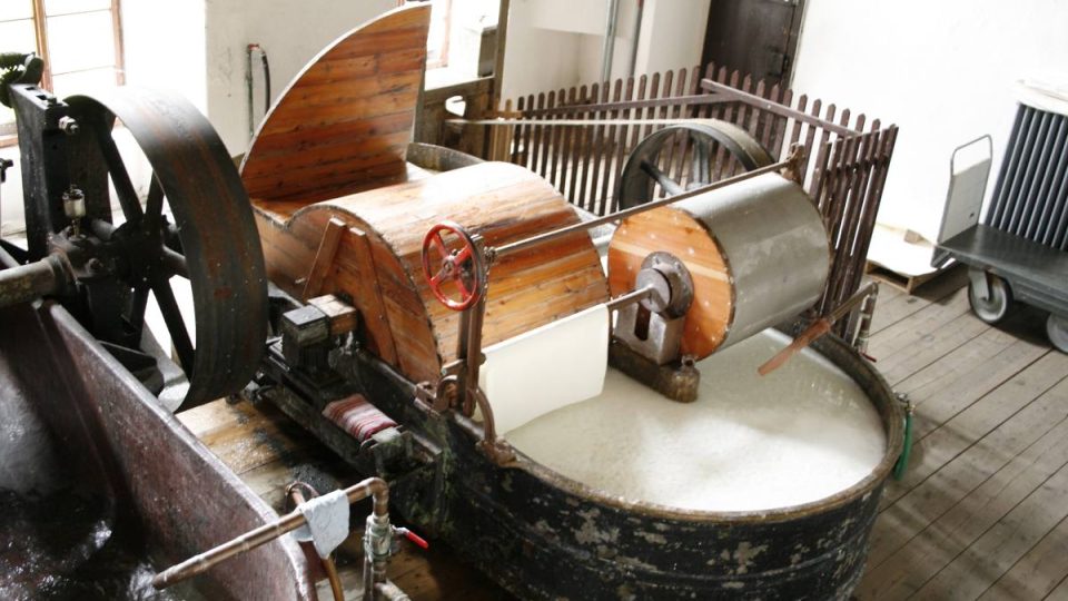 Holander – zařízení na mletí suroviny pro výrobu papíru