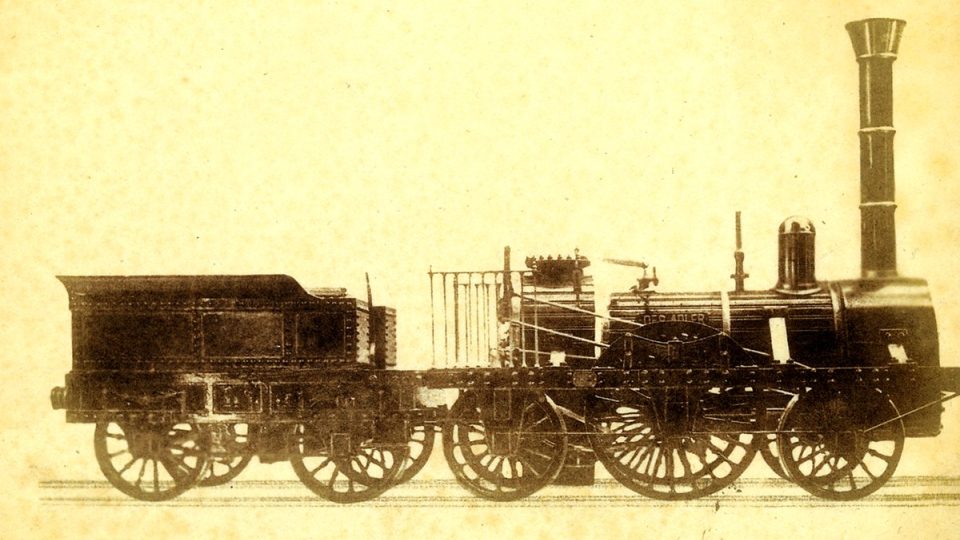 Původní fotografie první parní lokomotivy, která před 175 lety přejela z Norimberku do Fürthu