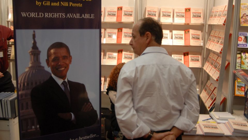 Izraelští autoři nabízejí práva ke „světovému bestselleru“ o Baracku Obamovi