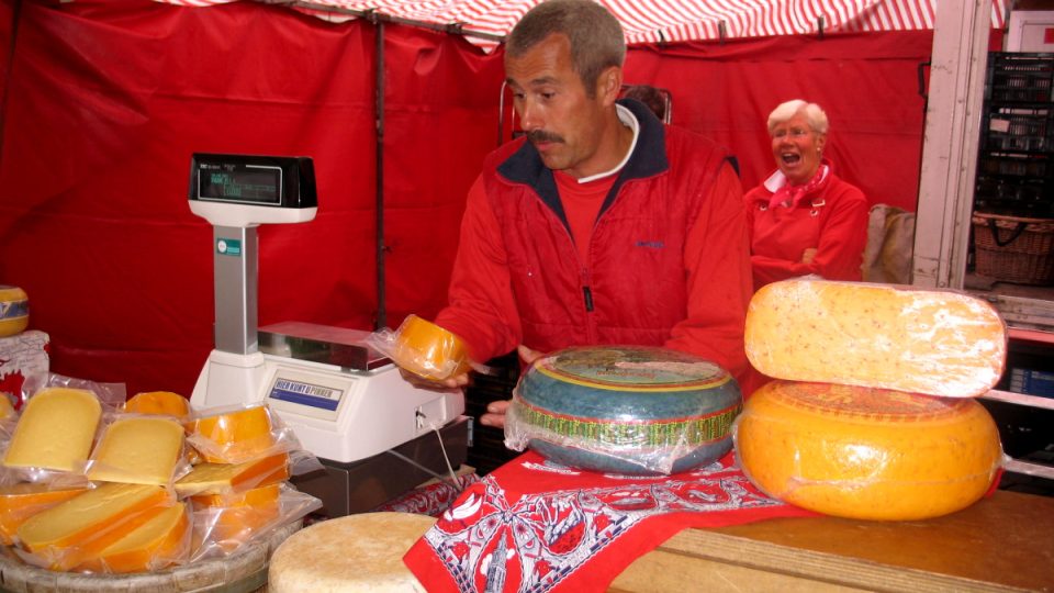 Trh se sýry se na náměstí v Goudě koná každý letní čtvrtek. Pokud ho ovšem nepřekazí počasí