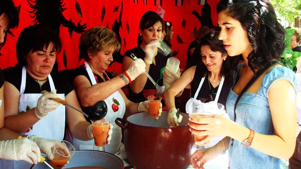 O třešňové gazpacho, specialitu na třešňových slavnostech Fiesta de la Cereza y Vegas de San Juan, byl obrovský zájem