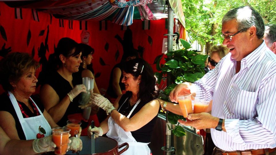 Třešňové gazpacho je šlágrem slavností v Castillo de Locubín
