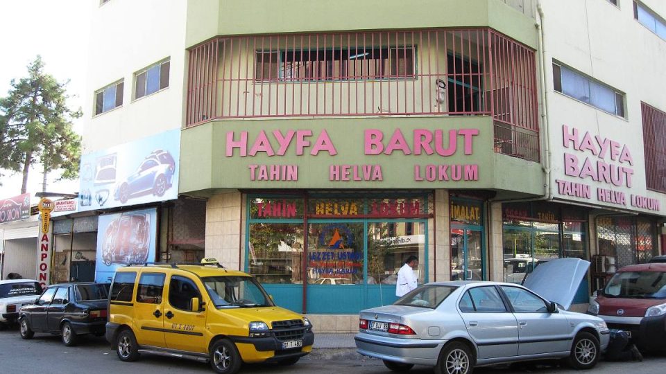 Obchod a výrobna chalvy v Antalyi