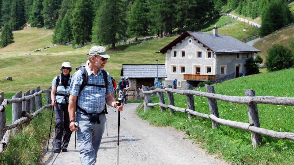 Když není ideální počasí pro pozorování oblohy, můžou se turisté projít alpským údolím