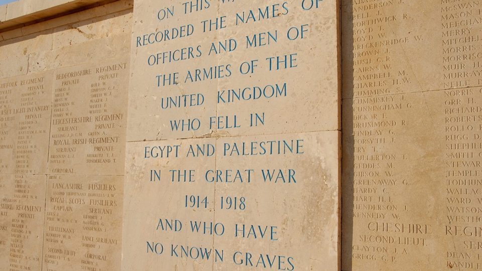 Pamětní deska v Jeruzalémě se jmény těch, jejichž ostatky nebo hroby z první světové války se nepodařilo najít