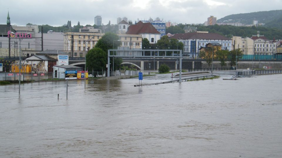 Křižovatka Pražská-Přístavní pod vodou