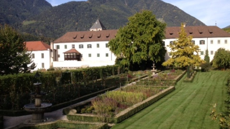 Neustiff je největší klášterní komplex v celém Tyrolsku
