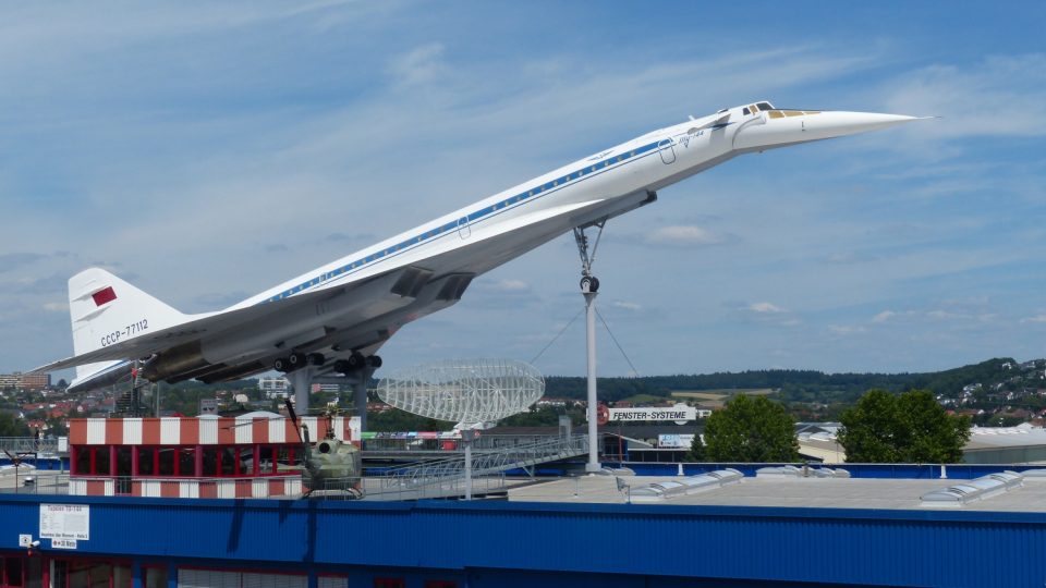 V sousedství concordu najdete i jeho jediného konkurenta – sovětský Tupolev T-144