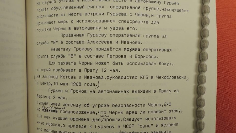 Mitrochinův archiv. Str. 297 a 298 ze svazku MITN 2/19 popisují plán na únos literárního vědce Václava Černého a spisovatele Jana Procházky nelegály KGB Gurijevem a Gromovem.
