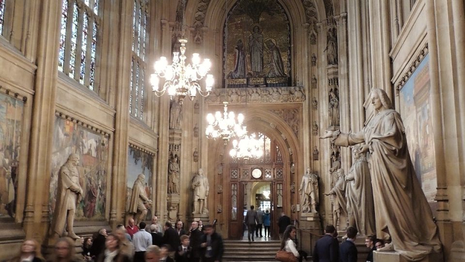 Historické prostory budovy britského parlamentu