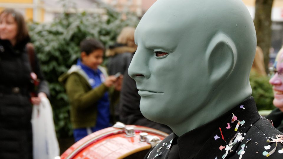 Přesně takovou masku nosil Jean Marais ve filmech o Fantomasovi