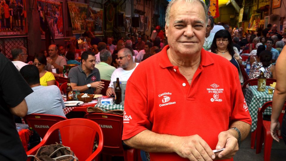 Majitel restaurace a organizátor portugalských víkendů, mmuž portugalského původu známý jako Carlinhos, tedy Karlík