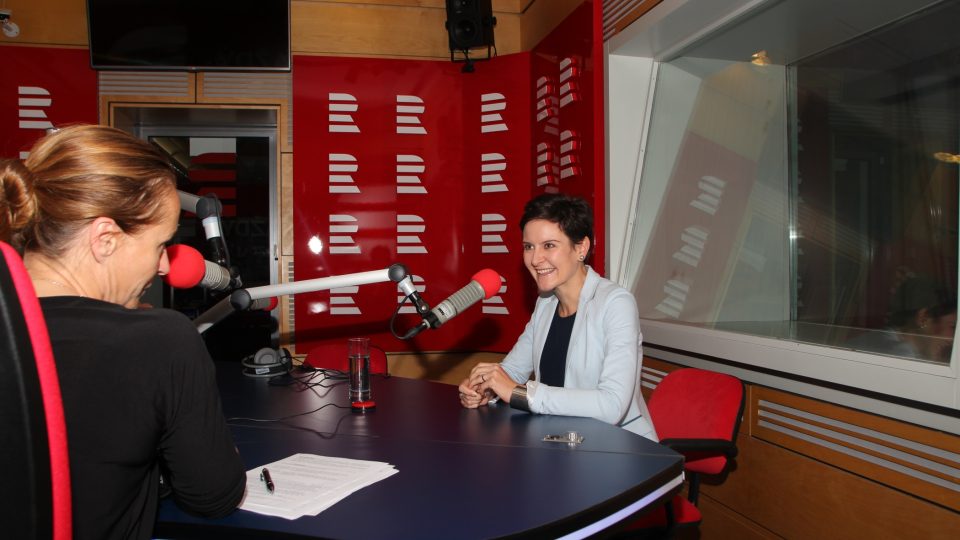 Eva Le Peutrec ve studiu Radiožurnálu