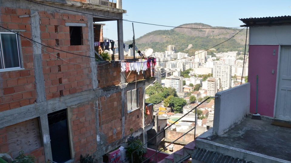 Chudí a bohatí. Favela Santa Marta a čtvrť Botafogo