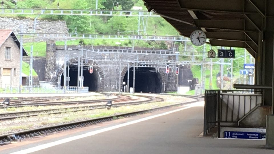 Gotthardský tunel nabízí rychlejší cestu přes Alpy