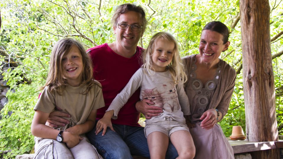 Stephan a Ea Greenwoodovi a jejich děti - rodina, která se rozhodla pro život na samotě