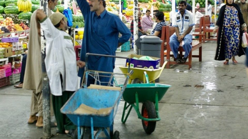 Netradiční taxislužba na rybím trhu v Dubaji