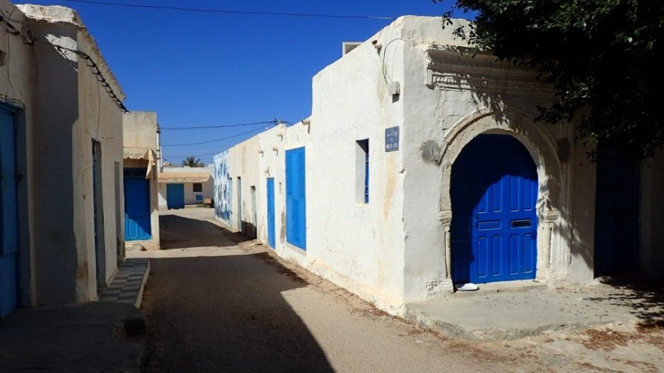 O záchranu staré Džerby se starají nadšení Evropané, kteří v tamních vesnicích kupují a rekonstruují opuštěné domy