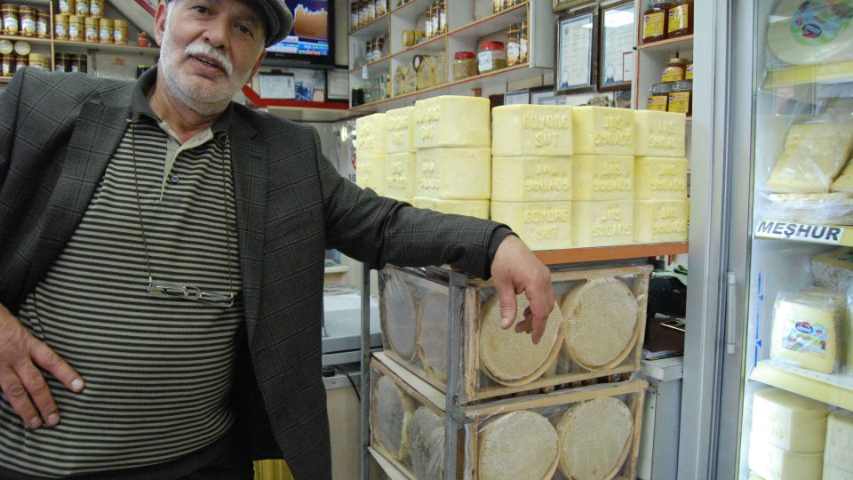 Ismail je hrdým majitelem sýrány v tureckém Karsu u hranic s Arménií