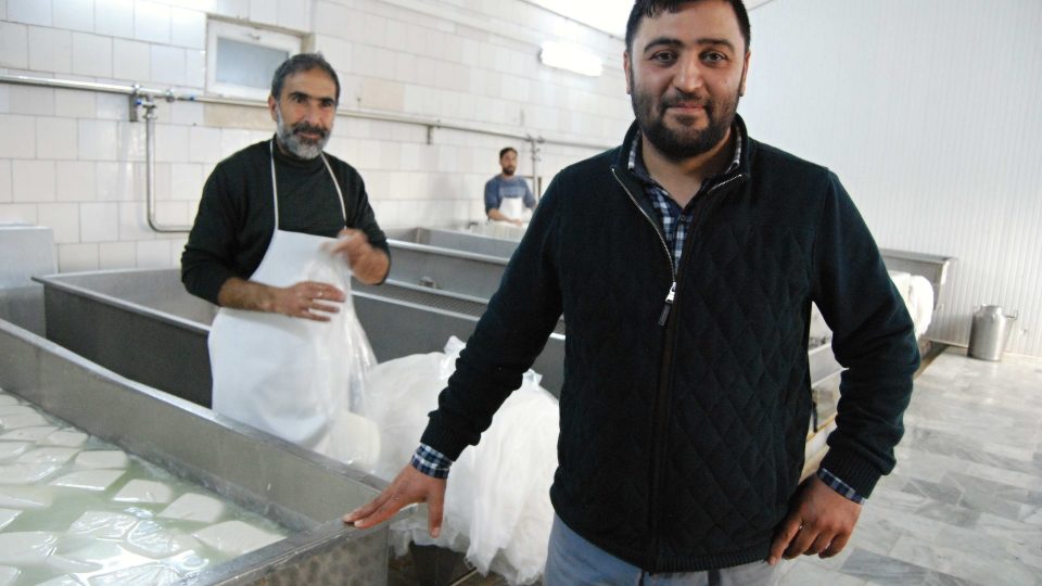 Oktay provozuje svoji moderní bio sýrárnu teprve pět let