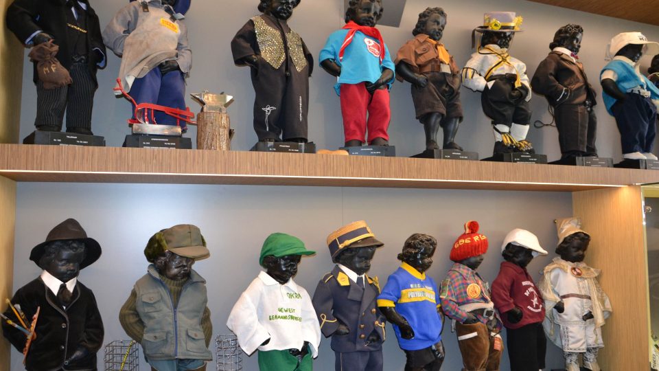 Čurající chlapeček má ve svém muzeu v Geraardsbergenu na tři stovky převleků
