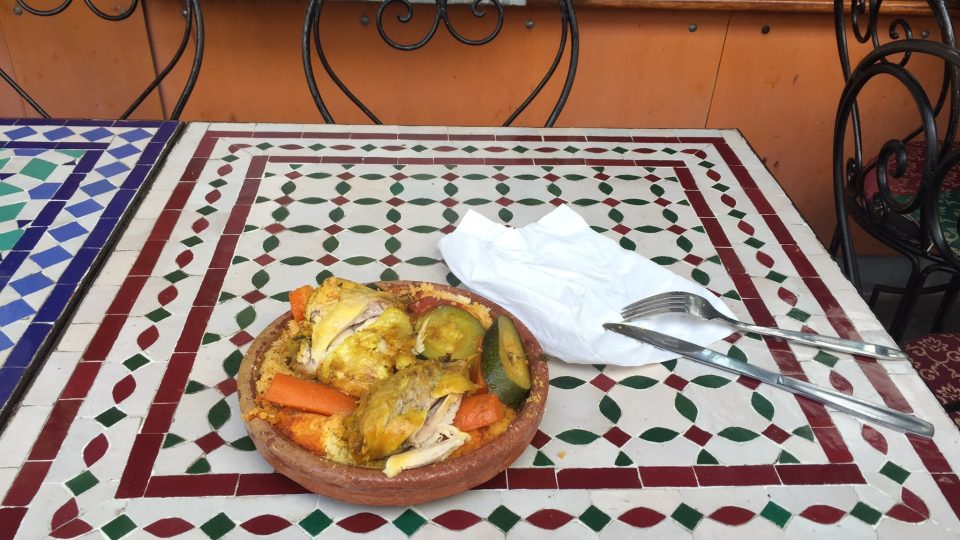 Občerstvení od marockého kuchaře láká kolemjdoucí svojí nezaměnitelnou orientální vůní