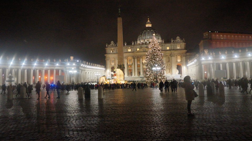 Noční Vatikán