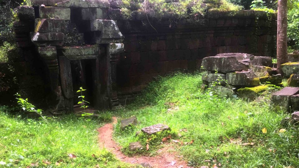Vodu zadržovaly v okolí chrámů speciální obří nádrže, které ji pomocí kanálů přiváděli až k základům staveb. Ty by se totiž bez závlahy časem zřítily