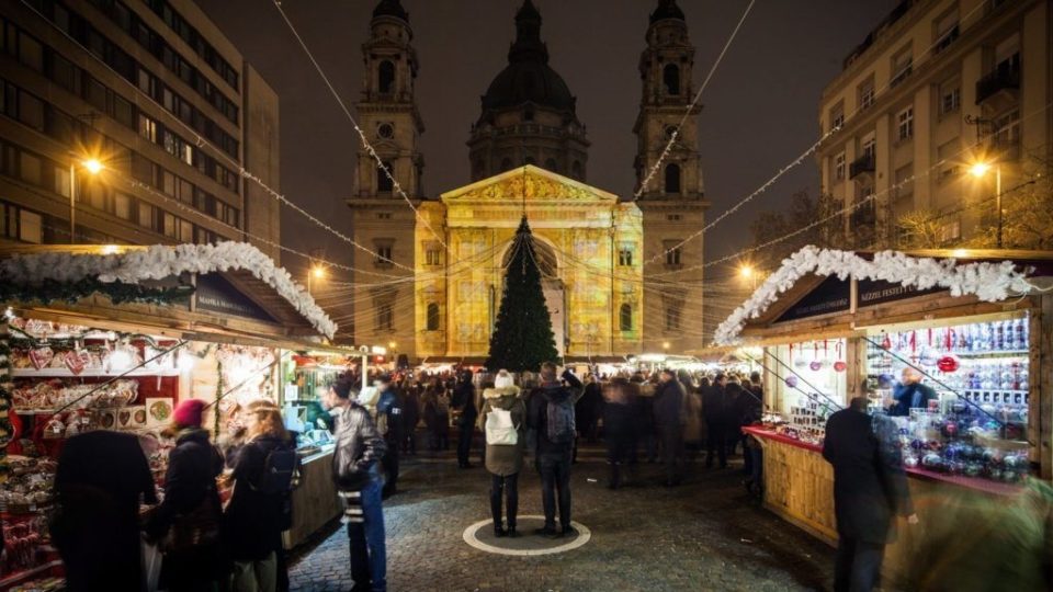 Vánoční trhy v Budapešti patří mezi deset nejkrásnějších v Evropě