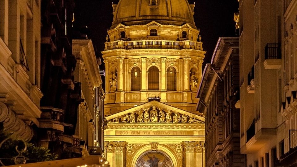 Dominantou vánoční Budapešti je bazilika svatého Štěpána