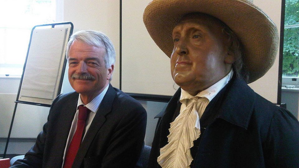 Jeremy Bentham na zasedání akademické rady v roce 2012
