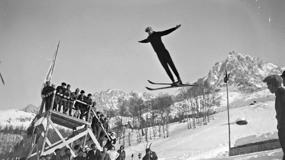 Skoky na lyžích také patřily mezi olympijské disciplíny už od prvních her v roce 1924 v Chamonix