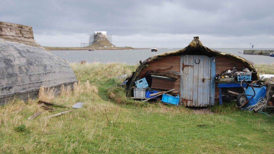 Přílivový ostrov Lindisfarne leží na severovýchodě Anglie